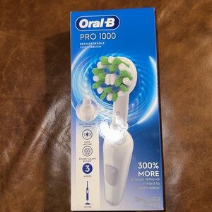 Oral-B Pro 1000 Rechargeable Toothbrush